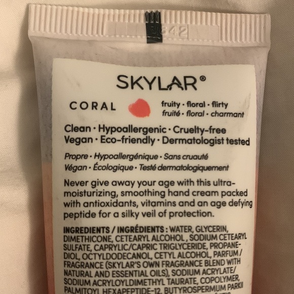 New Skylar Coral Renewing Hand Cream with hyaluronic acid and peptides - Picture 3 of 4